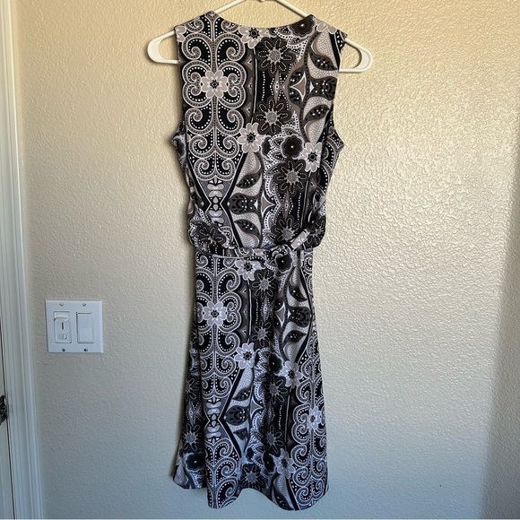 prAna Gray Paisley Floral Twist Front Summer Sheath Faux Wrap Sleeveless Dress - Picture 4 of 9